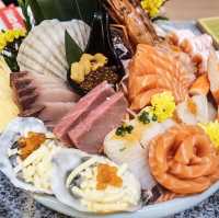 ทั้งกุ้งมังกร เนื้อ ซูชิ เลือกไม่ได้ก็กินทุกอย่าง