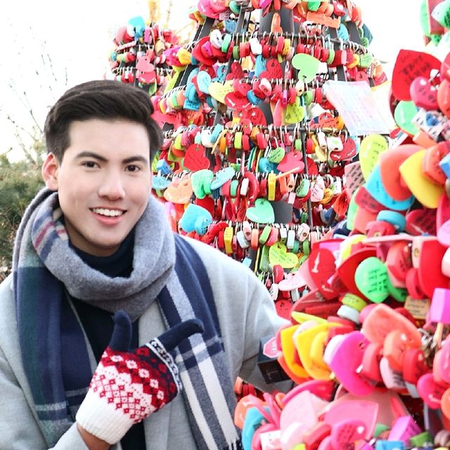 จุดคล้องกุญแจรัก​ที่​ N  Seoul  Tower