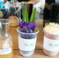 • Bus Cafe 🚌🥤 คาเฟ่สไตล์แคมป์ปิ้ง 🍰🍟🧡