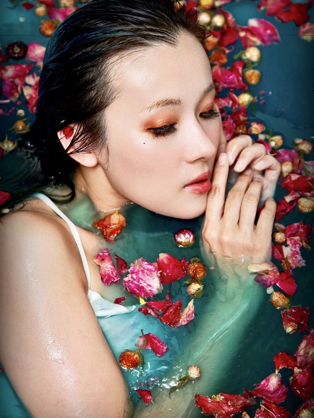 祝我生日快樂！送自己一輯浴缸生日照 