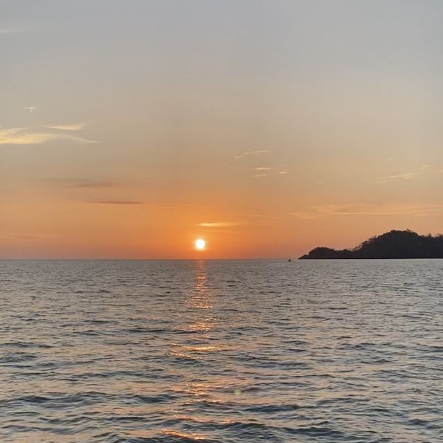 เหมาเรือไปตกปลากลางทะเลราคาหลักร้อย