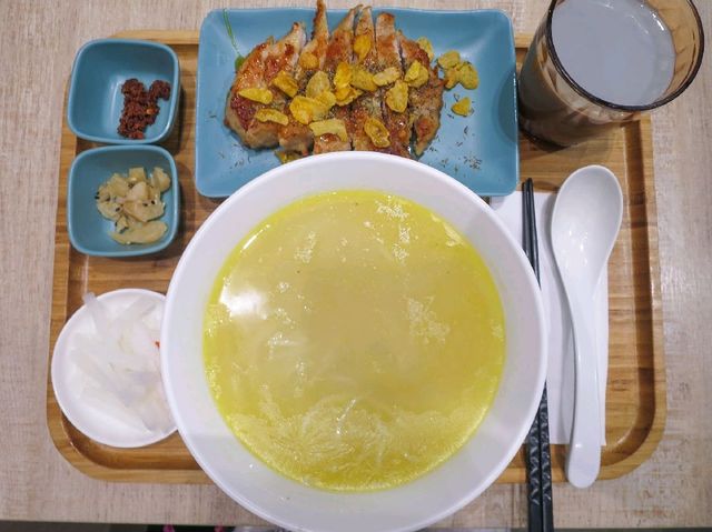 家庭風味,熱辣辣暖身花膠雞湯米線 家庭風味,熱辣辣暖身花膠雞湯米線