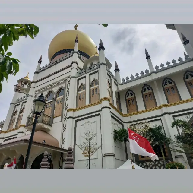 Uniquely Singapore Mosque