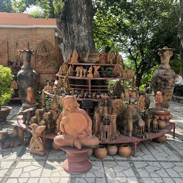 ชมปราสาท Po Nagar Charm Towersเก่าเก่าในเมืองญาจาง