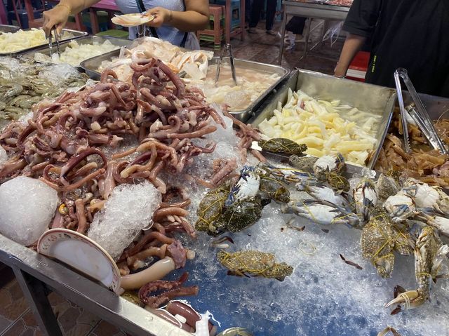 มันปาก หมูกะทะ ตลาดนกฮูก