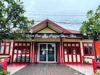 จิบกาแฟชมรถไฟ ณ คาเฟ่ลับสถานีรถไฟหัวหิน
