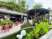 Resort style restaurant dining