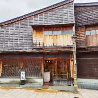 歴史的な建物が数多く残る金沢のメイン観光地【ひがし茶屋街】✨