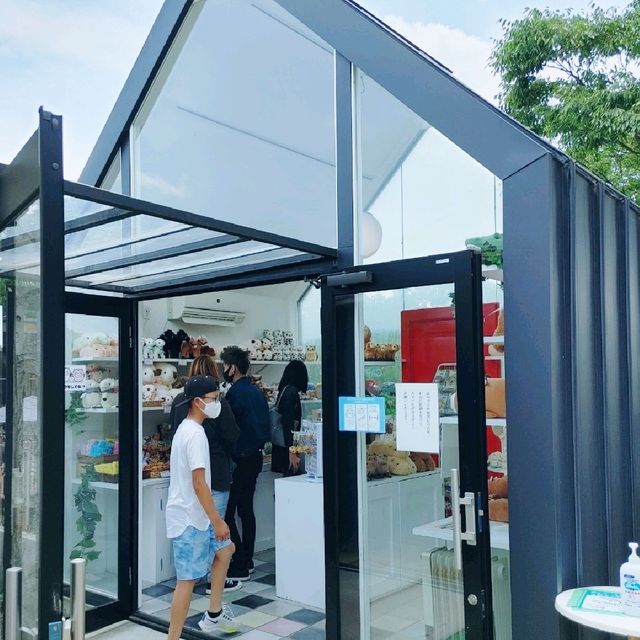 カピバラを見ながらゆっくりコーヒーが飲める