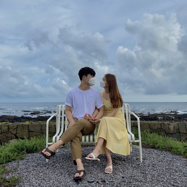 제주 바다와 돌담이 어우러지는 카페🍊