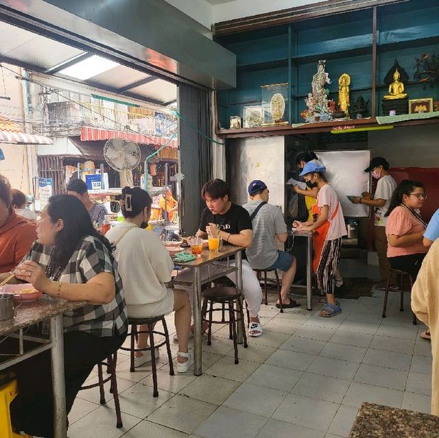 방콕 룽르엉 돼지고기 국수