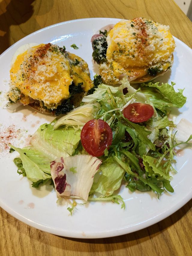 📍長洲日系西式cafe | 必吃招牌滑蛋吐司 🍞+ 賓尼迪蛋🍳