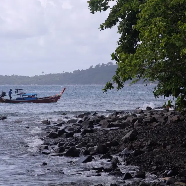 ล่องเรือจากหลีเป๊ะชมเกาะหินงาม