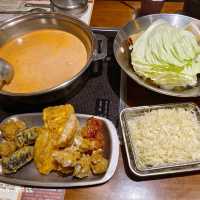【新莊吃到飽】『 兩餐 』두끼韓國年糕火鍋吃到飽，韓式炸雞好好吃哦