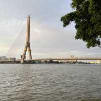 Khin Lom Chom Saphan (Eat Wind & See Bridge)