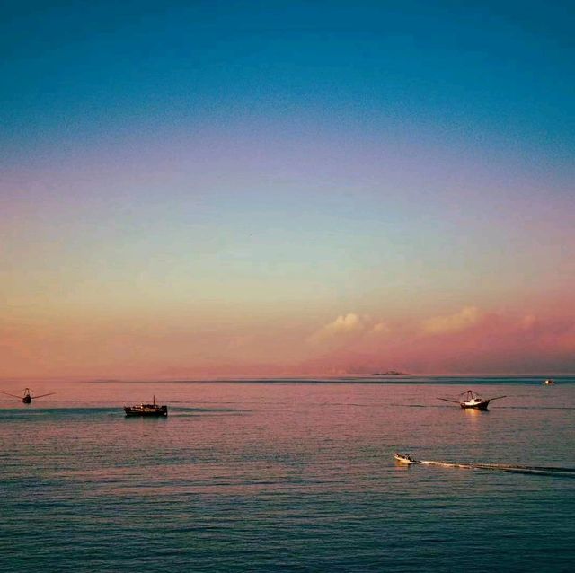 Idyllic beach cove on Dapeng peninsula