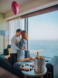 Three years after passing the level, I finally moved into this Victoria Harbour sea view hotel.