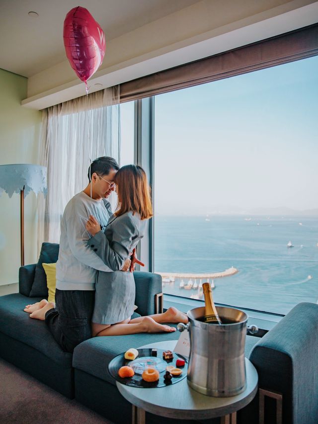 Three years after passing the level, I finally moved into this Victoria Harbour sea view hotel. Three years after passing the level, I finally moved into this Victoria Harbour sea view hotel.