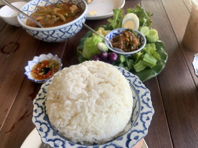คาเฟ่และที่พักอยุธยา สไตล์เรือนไทย