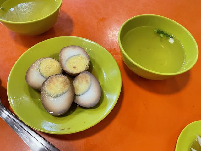 Authentic Hainanese chicken rice