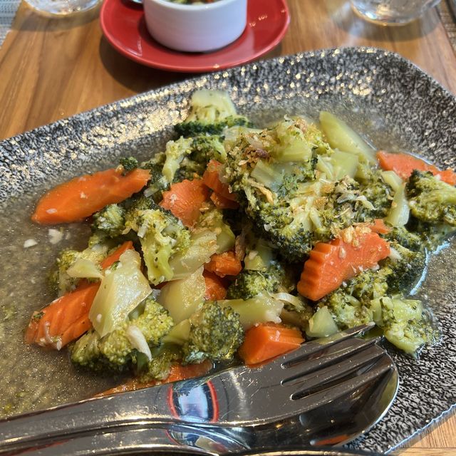 ห้องอาหาร Elements @อวานี พลัส เขาหลัก รีสอร์ท