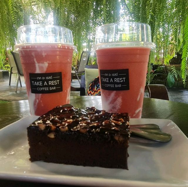 ร้าน Take A Rest Coffee Bar จ.ลำปาง 