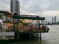 曼谷（昭拍耶河）觀賞河景食自助餐泰式火鍋「Yang Noey Saphan Phut」