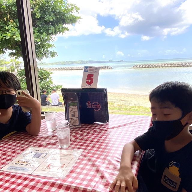 沖縄旅行！シーサイドドライブインで昼食！！