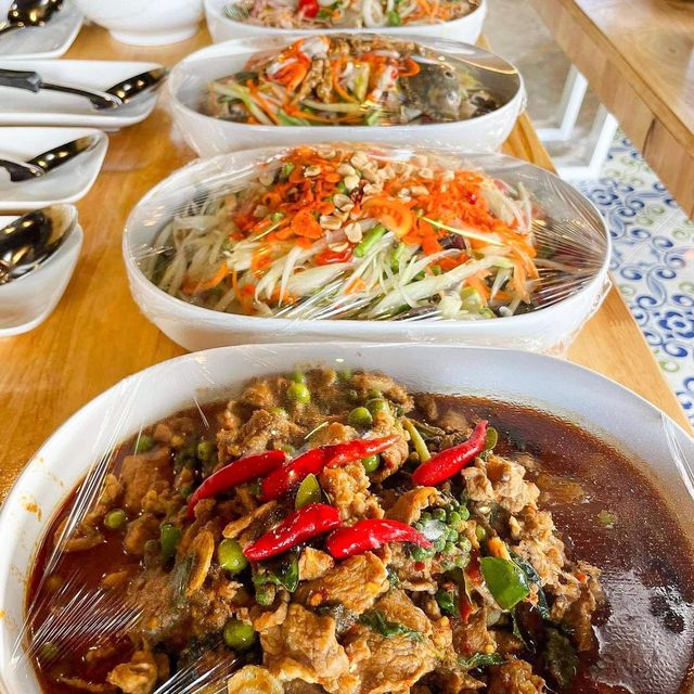 อิ่มเอมขนมจีนบุฟเฟ่ต์ ลำปาง
