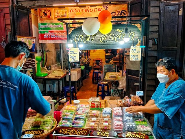 แวะหาของกินริมแม่น้ำบางปะกง 
