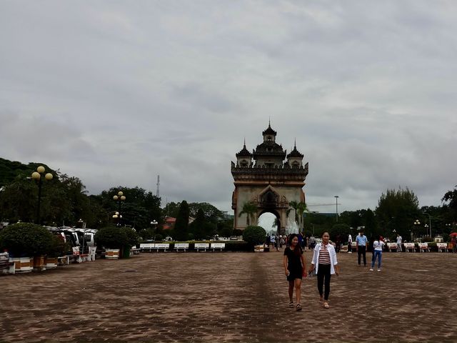 Patuxay Monument