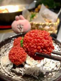 【✨湊湊火鍋店🍲 可愛企鵝造型墨魚丸 任添鴨血豆腐😻 仲有夜市遊戲區😆】