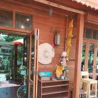 เรือนไม้กาแฟ  Cafe at wood จิบแฟแลบ้านไม้