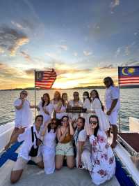 Catch the Sunset on the Yacht! 