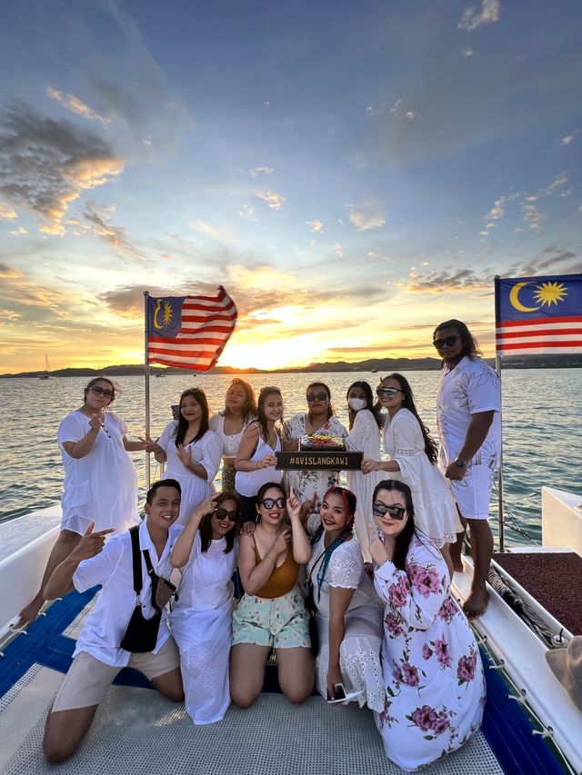 Catch the Sunset on the Yacht! 