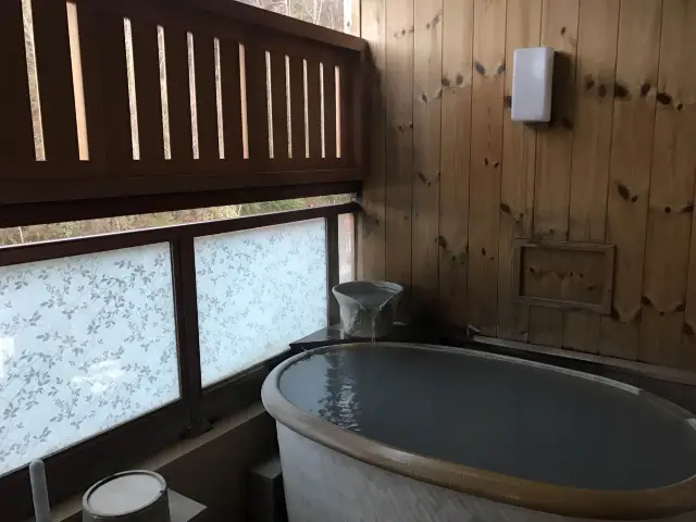 Private semi-open-air bath