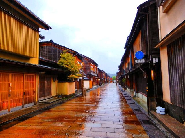 金沢 ひがし茶屋街 昼も夜も素敵な古都！