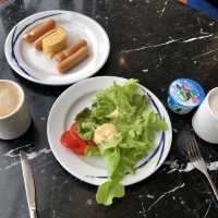 The breakfast buffet at the Holiday Inn siam 