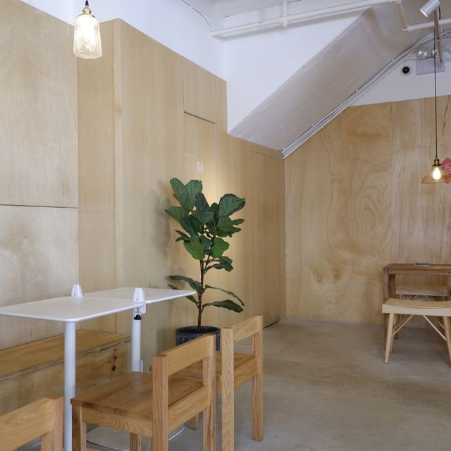 簡約木系中式Cafe