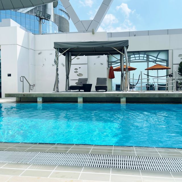 飽覽九龍市景的露天室外泳池 🏊‍♀️