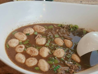 ก๋วยเตี๋ยวเรือชามยักษ์ ตลาดนกฮูก
