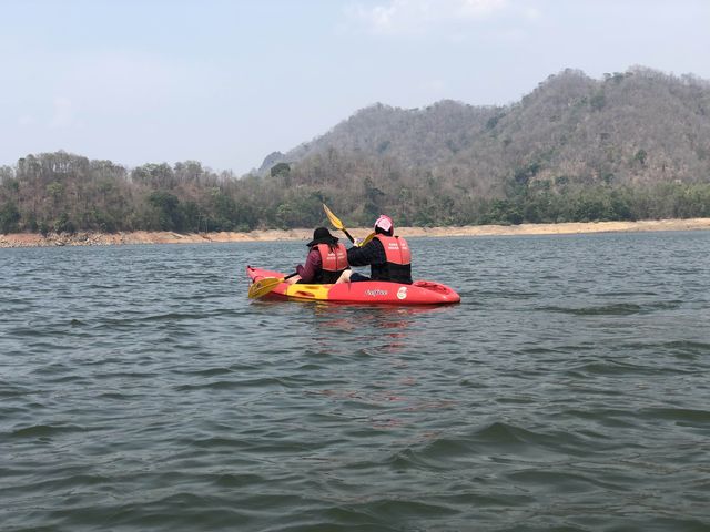 เล่นน้ำแถมพายเรือคายัคที่เขื่อนแม่งัดสมบูรณ์ชล🛶
