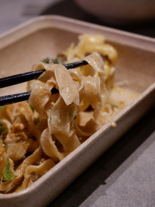 有創意的雞軟骨餃子🥟和一夾就軟的牛展