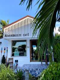 คาเฟ่และที่พักริมน้ำใกล้กรุงเทพ Riverbreeze Cafe