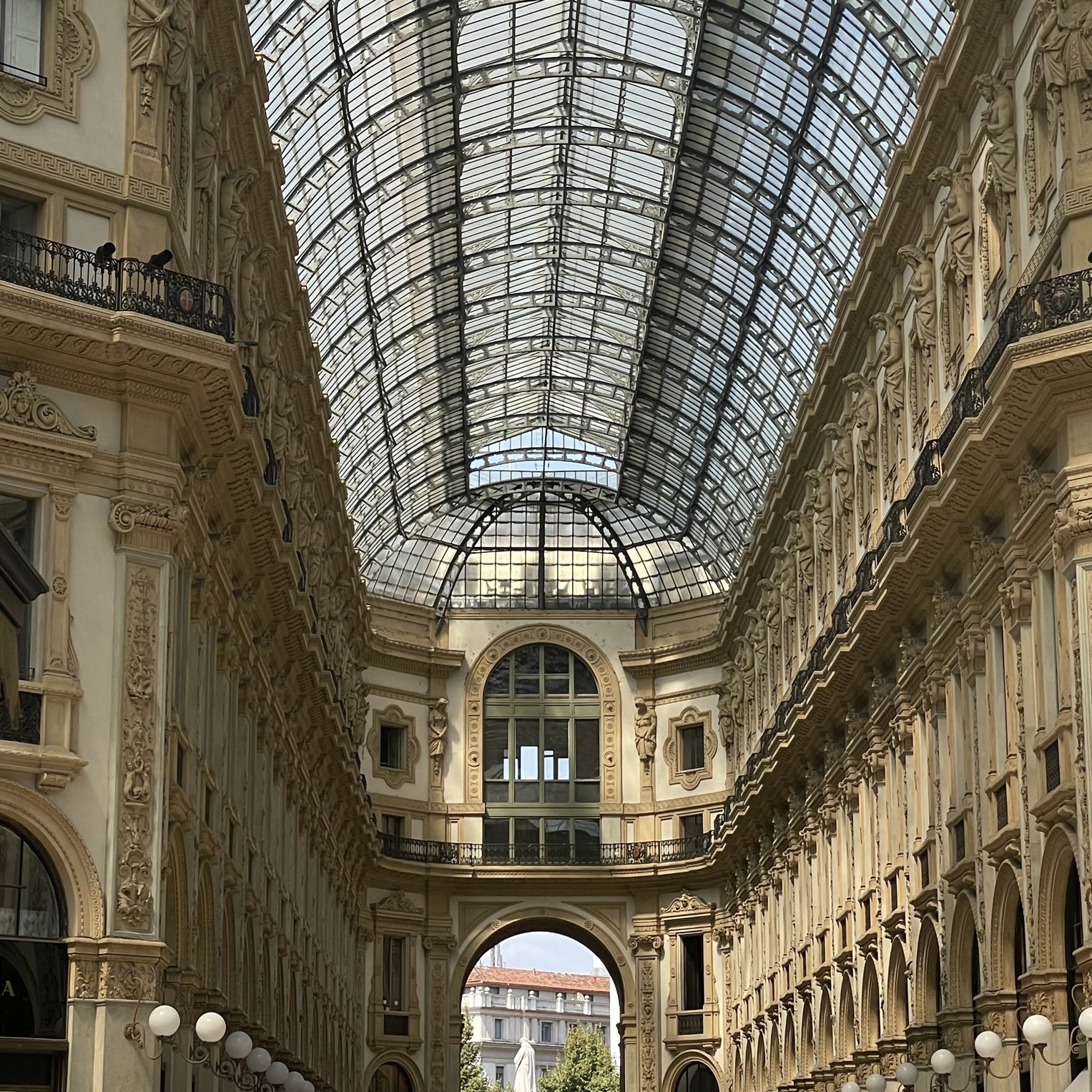 Galleria Vittorio Emanuele II, Milan's Living Room – A Signorina