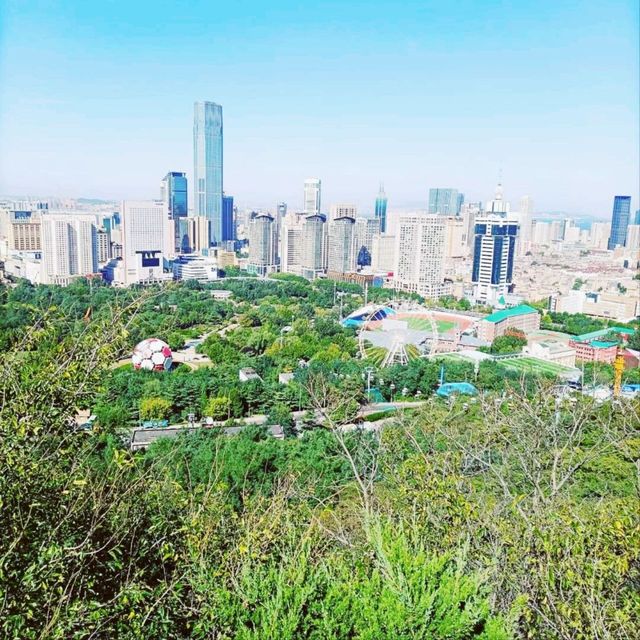 Laodong Park in Dalian's Downtown