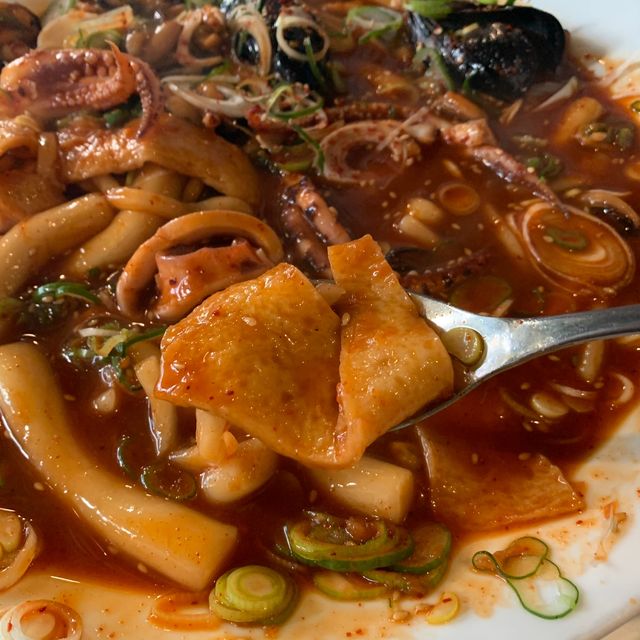 통오징어해물떡볶이로 유명한 천안금강산식당