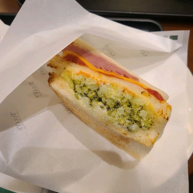 穴場スポットDAIMARU心斎橋【タリーズコーヒー KAIYODO】