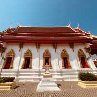 วัดบางพรหม วัดงามริมน้ำ