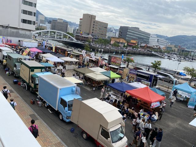 長崎。海岸沿いの多目的広島『おくんち広場』